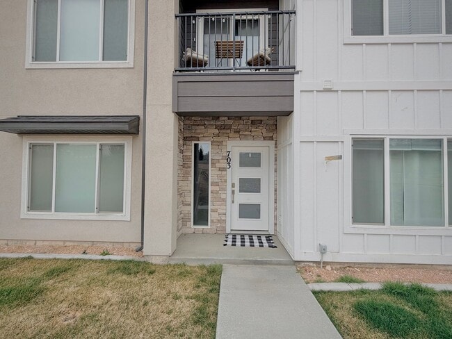 Building Photo - Beautiful 3-Story Townhome | 4 Bedrooms | 3 Baths | 2-Car Garage | Hyrum, Utah