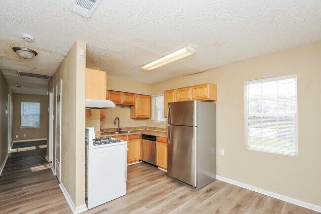 Photo - 824 Renfro Dr