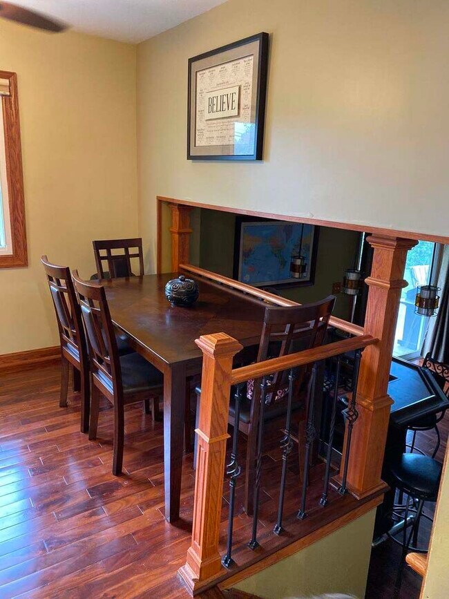 Photo - 21W060 Eagle Terrace