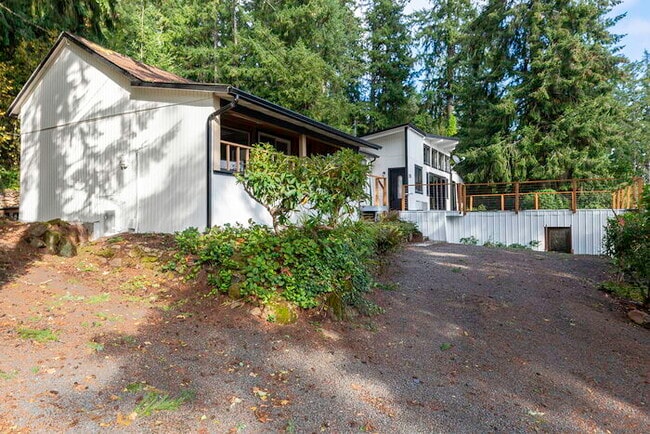 Photo - BEAUTIFUL CABIN STYLE HOME ACROSS FROM SIL...
