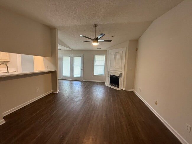 Modern Updated Top Floor unit! Freshly Pai... - Modern Updated Top Floor unit! Freshly Pai... Casa