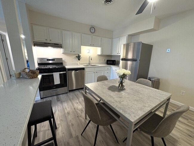 Photo - Perry Lake Village