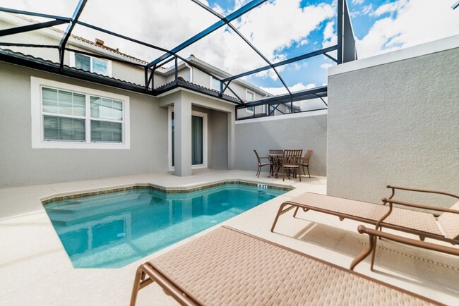 Photo - For Rent - Pool Townhome with 5 Bedroom 4 ...