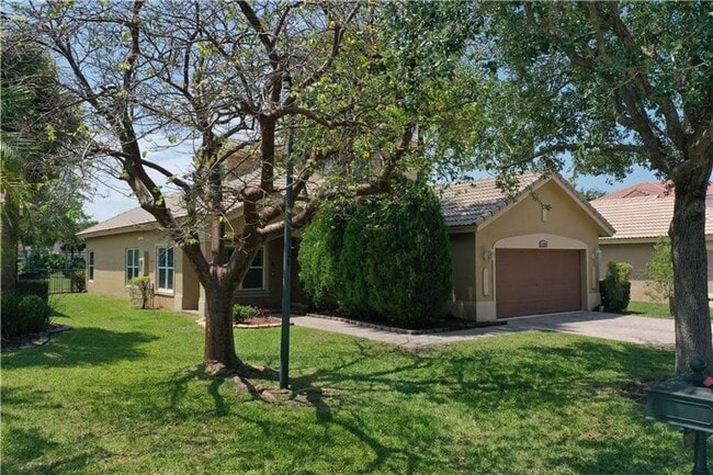 Photo - Amazing 4 Bedroom, 3 Bath home plus large 21'x11' loft located in Parkland Isles!