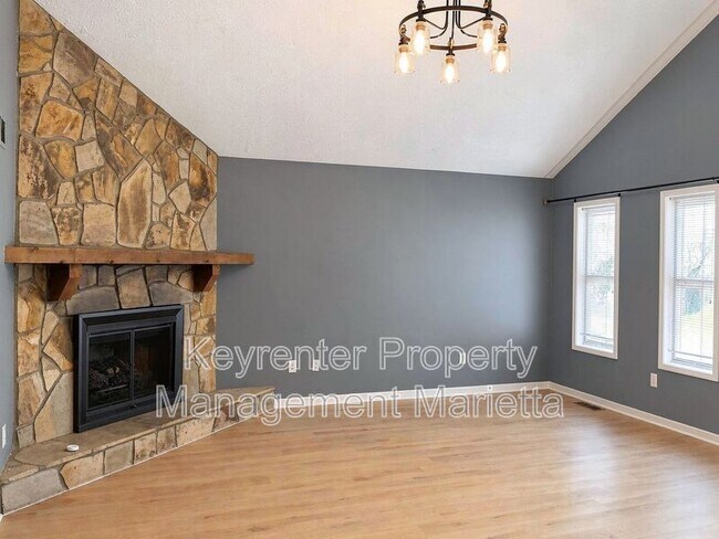 5088 Ravenwood Dr NE