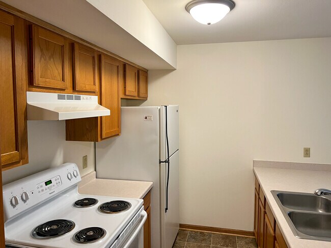 Photo - 1090 Heritage Ct