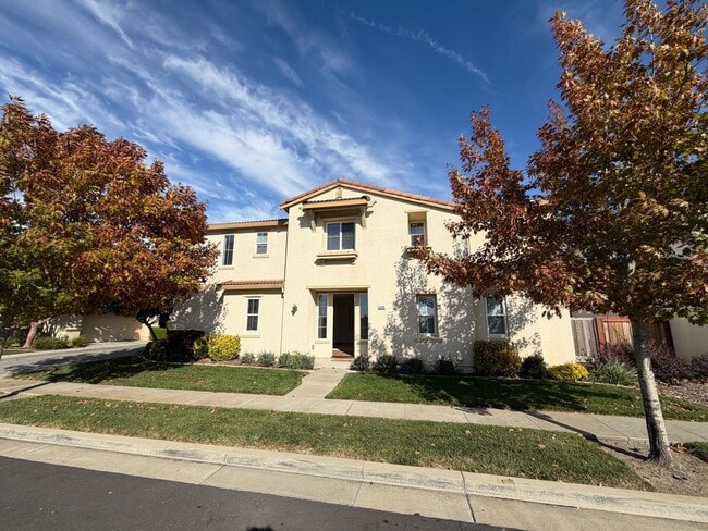 Building Photo - 4 bedroom | 2.5 bathroom | Single family home in West Sacramento's Bridgeway Lakes neighborhood