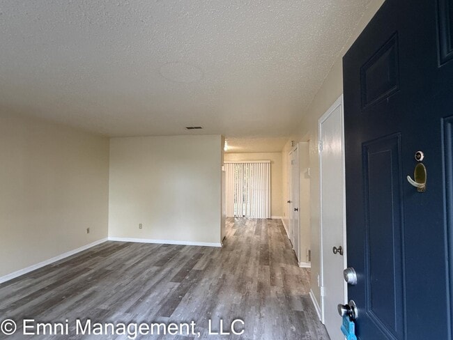Photo - 205 Oak Trail Dr Unit B