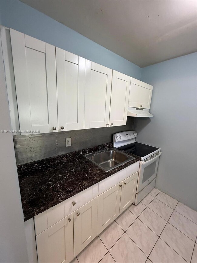 Photo - 2917 Plunkett St Unidad 20C