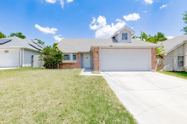 Building Photo - 2015 Newton Dr
