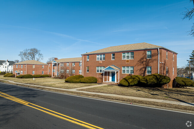 Building Photo - 748 New Britain Rental