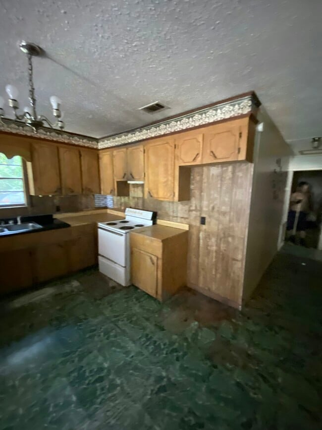 715 Sherman Ave