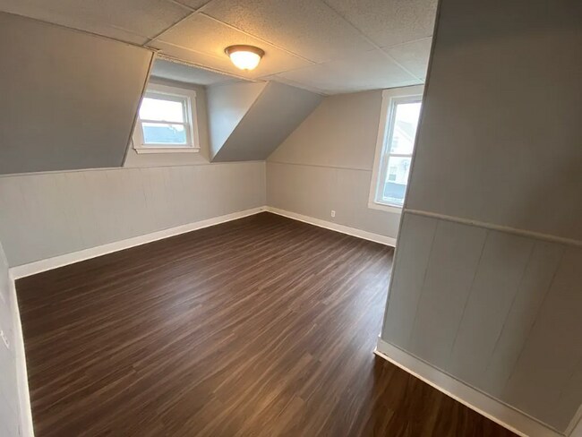 Photo - 227 Brightman St Unidad 3