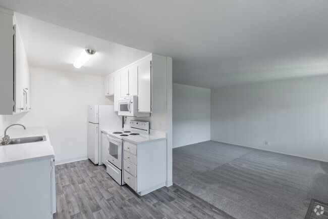 1BR, 1BA - 630SF