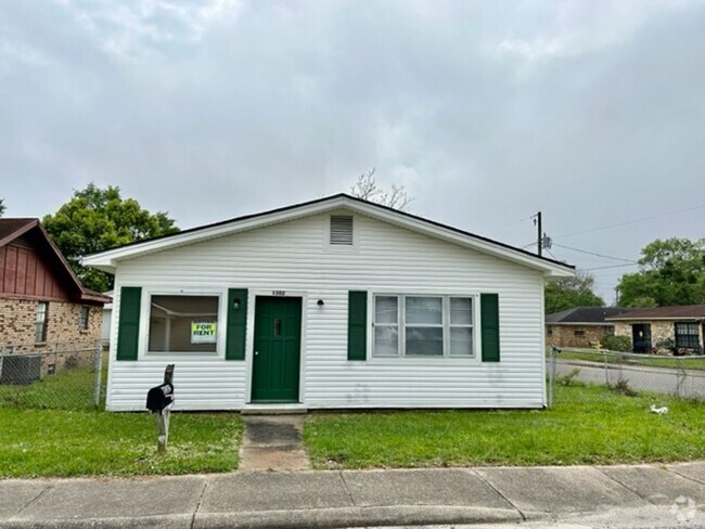 Building Photo - Nicely Updated 4 Bedroom Rental