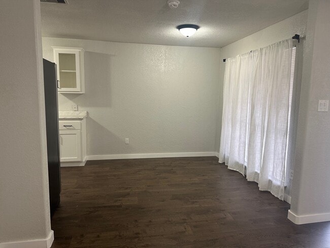 Photo - 208 Walnut St