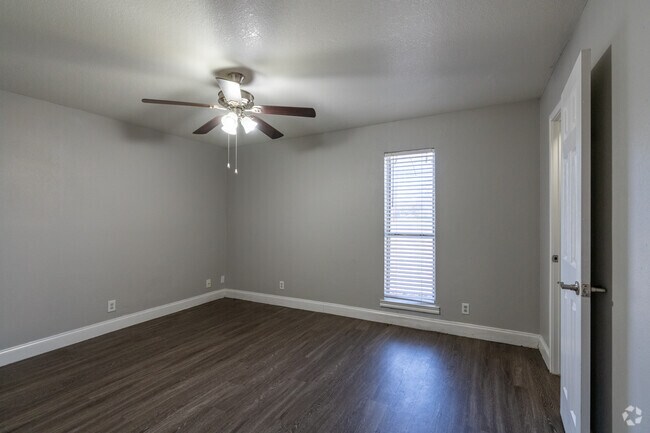 1BR, 1BA - 558SF - Primary Bedroom