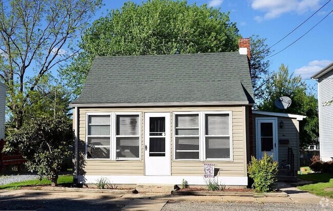 Building Photo - 10 Upham St Rental