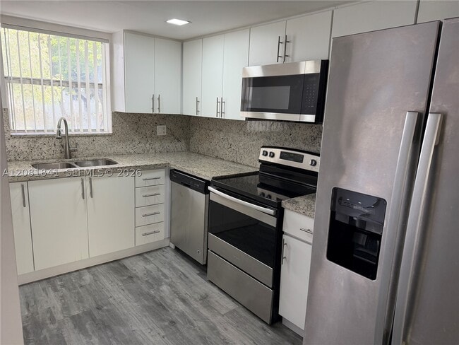 Building Photo - 9371 Fontainebleau Blvd Unit I225