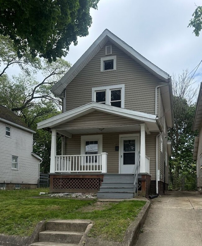 Photo - 4 Bedroom 1 Bathroom Single Family Home for Rent!