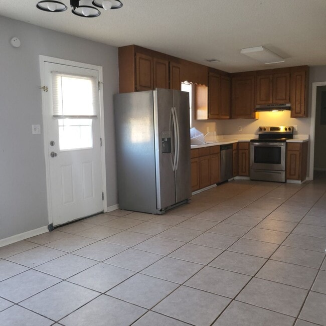 Photo - 723 Macey St