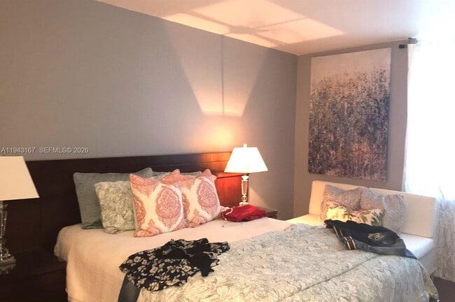 Building Photo - 100 Lincoln Rd Unit 814