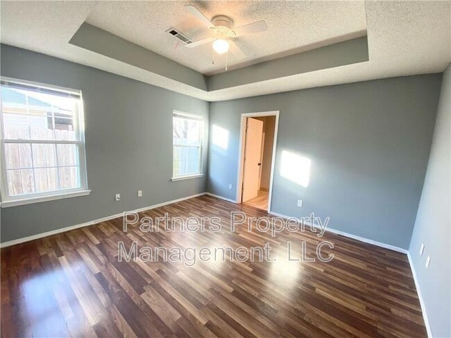 Photo - 2830 Riverside St