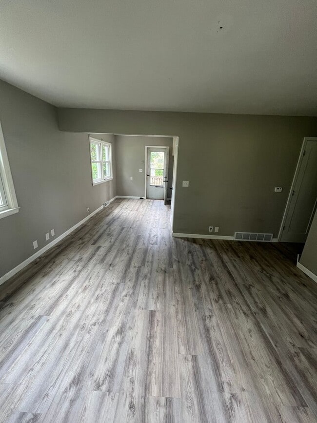 Photo - 3 Bed/2 Bath House for Rent! NO APPLICATION FEES!!!