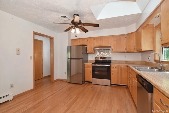 Photo - 32 Springwood Ave
