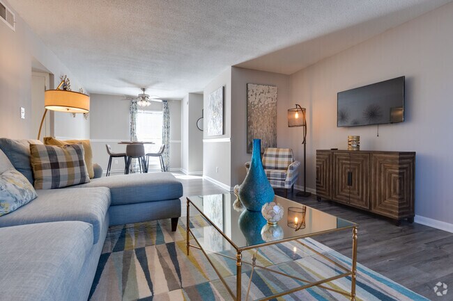 2BD, 1BA - 960SF