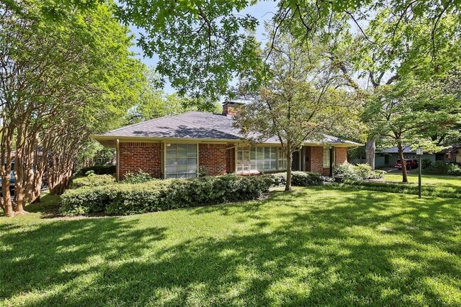 Photo - 7204 Meadow Lake Ave House