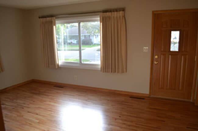 Photo - 3BR Home on Large Corner Lot – NW Rochester