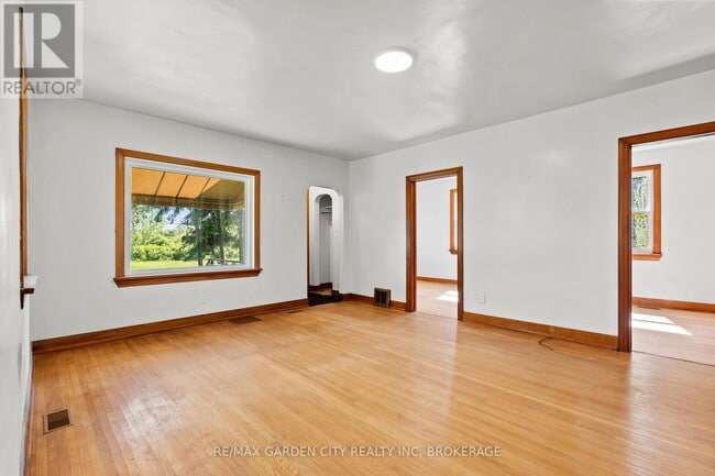 Photo - 1828 Decew Rd