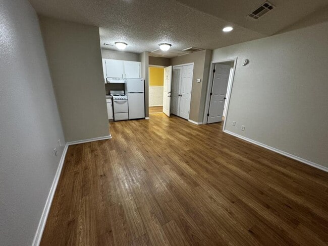 Photo - 103 E Central Ave