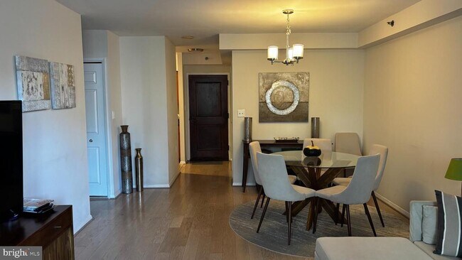 Photo - 4801 Fairmont Ave Unit 313