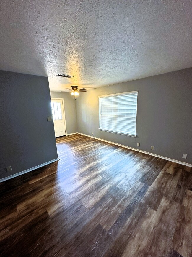 Photo - 103 Redbud Ct