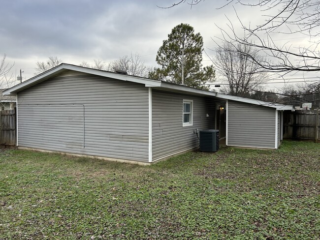 Photo - 2205 Evans Ave NW