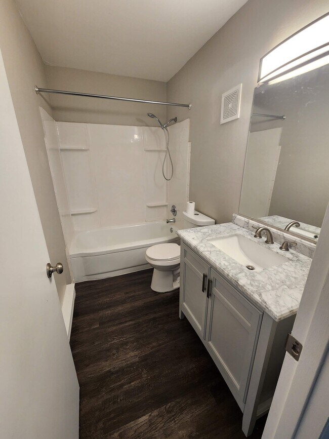 marble topped vanities - 7572 Hazelcrest Dr Unit 7572