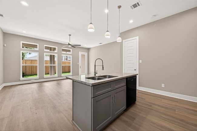 Photo - 3514 Runnels St