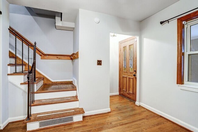 Photo - 3351 Clay St NE