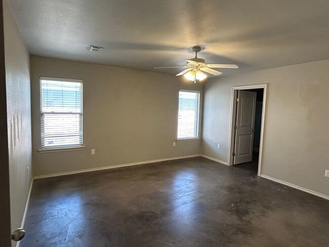 Photo - 3211 108th St