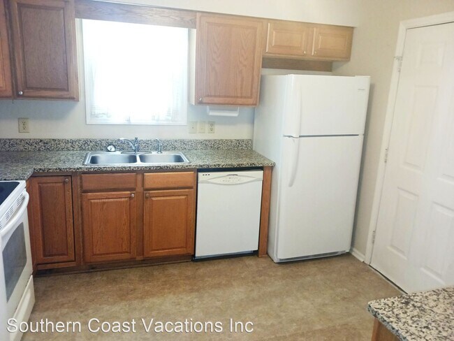 3 br, 1 bath House - 710 Raintree Lane