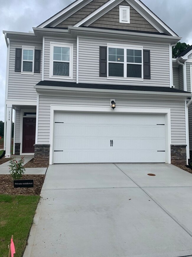 Building Photo - BRAND NEW TOWNHOME! 2 CAR GARAGE. SCREENED...