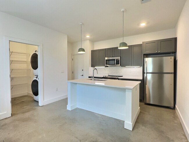 Photo - Flat for Rent in Hampstead!