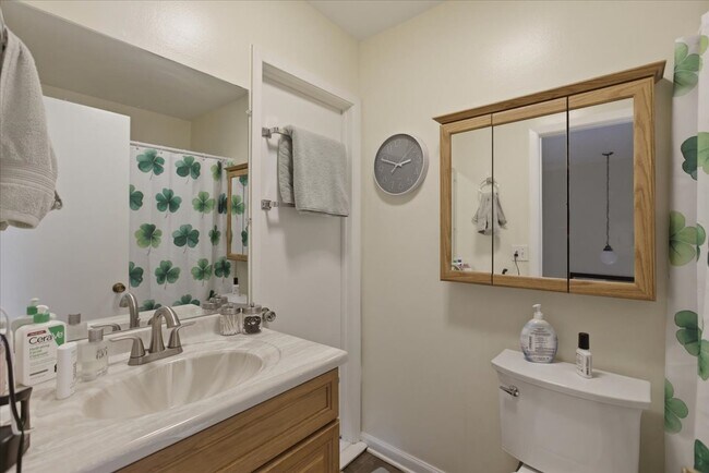 Photo - 1631 W Belle Plaine Ave