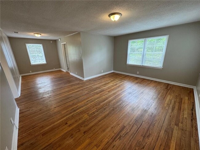 Photo - 900 Courtney St