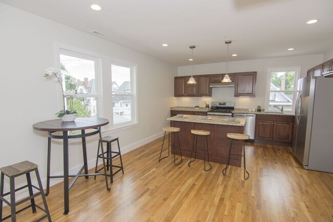 Photo - HOT TWO BED IN SOMERVILLE