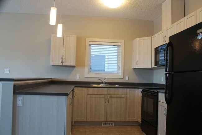 Photo - 3940 Claxton Loop SW