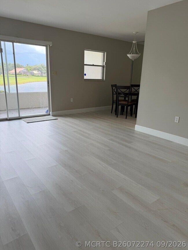 7211 W Country Club Dr N Unit 135