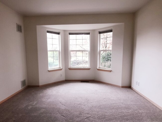 Photo - 860 SE Sentry Dr